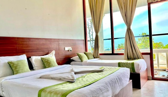 La Crown Seaview Resort