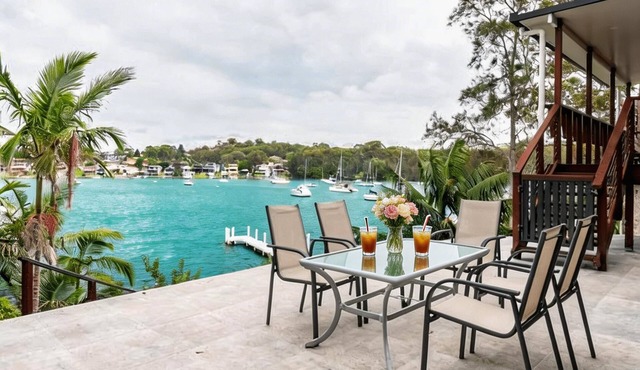 Lake Macquarie Waterfront 5 Bedroom Luxury Home With Private Jetty And Pool Room