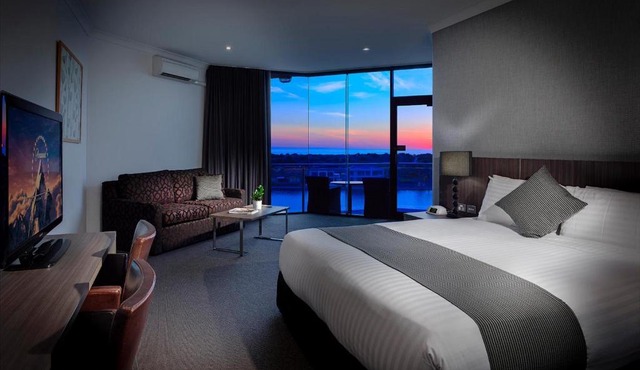 Lakes Hotel in Adelaide