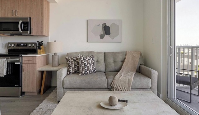 Landing | Stunning 2BD, Gym in Hialeah