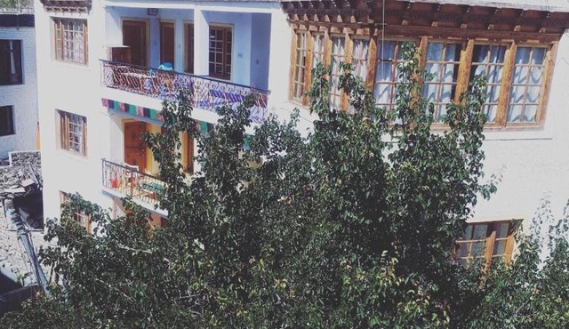 Larchang Guest House