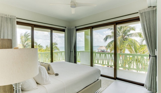 Large Group Unit 122: Sleeps 8, Sea Views,3BR/2BA in Placencia