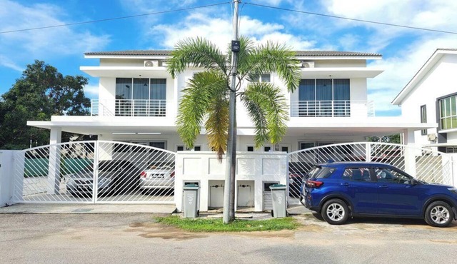 Large Private Holiday Home in Port Dickson 8 Bedrooms Sleeps 22