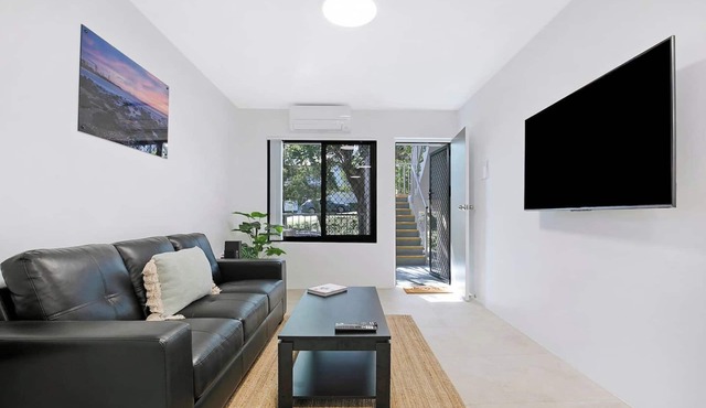 Leafy Hideout Quiet Comfort near Riverfront and CBD in Red Hill