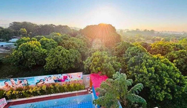 Lee corbett Resort