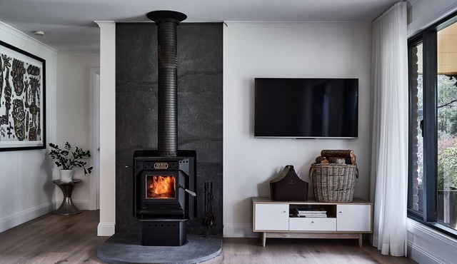 Leonards Hill House ~ Daylesford Region ~ Sleek farm stay style accommodation