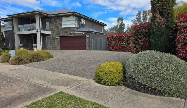 Located in a peaceful part of Shepparton , perfect for family holidaynnn.