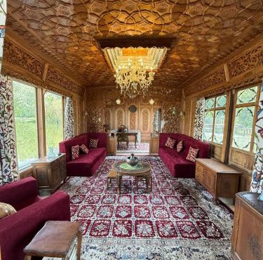 Lord Palace Houseboat