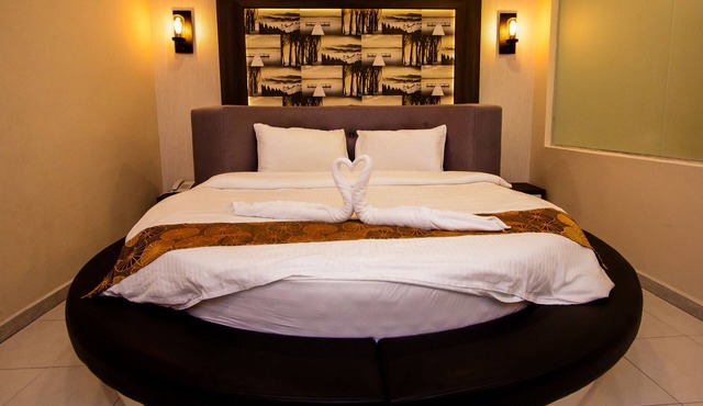 Louis Hotel