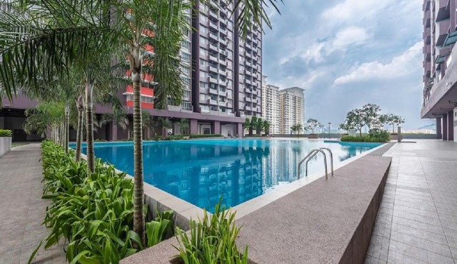 Lovely Home Stay Unit - Twin Tower View