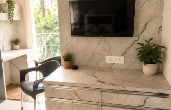 LuxeBnb - The Olive Maple Room