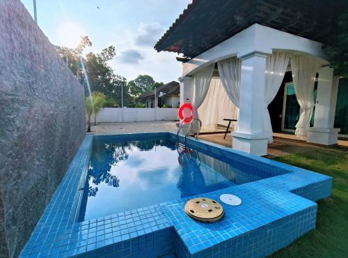 Luxpro Private Pool Bungalow Seremban