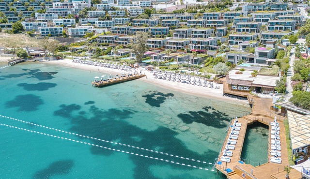 Luxurious Beachfront Flat with Hotel Amenities Inside a 5-Star Resort in Bodrum