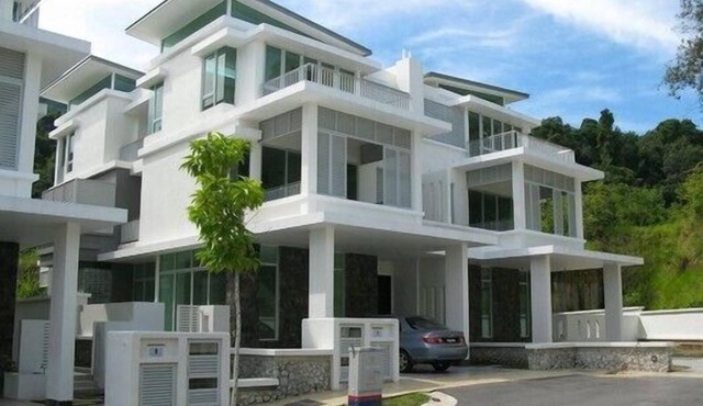 Luxurious modern 3-storey Villa