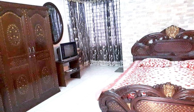 Luxurious Queen bed @Banani