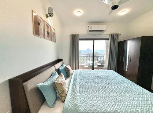 Luxury 1BHK Couple Stay - Walk to Candolim Beach