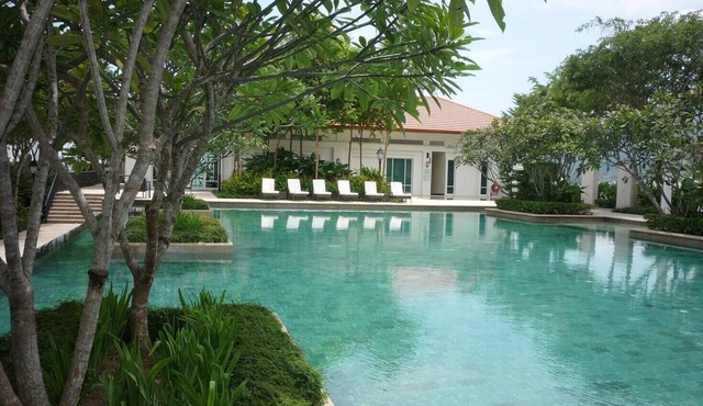 Luxury 2 bedroom Condo in Marina Development