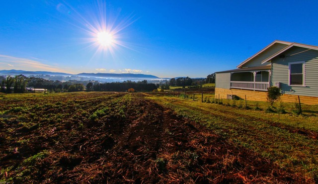 Luxury Accommodation for Couples, Families and Groups in Silvan