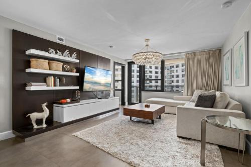 Luxury Beachfront Condo Resort 1415 in Miami Beach