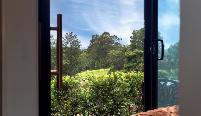 Luxury Hinterland Tiny Home | Secluded Romantic Escape with Stunning Views in Hunchy