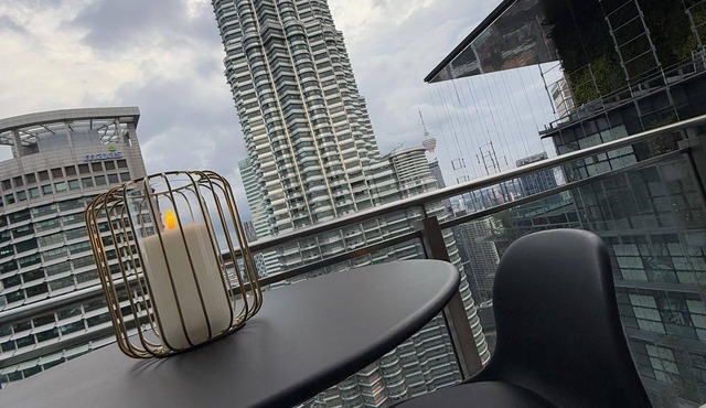 Luxury House KLCC View Romantic Candle Light Linked To KLCC Mall,Kuala Lumpur