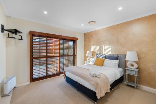Luxury Range Stay! 6 Bedroom 4 Bathroom in Thornlands