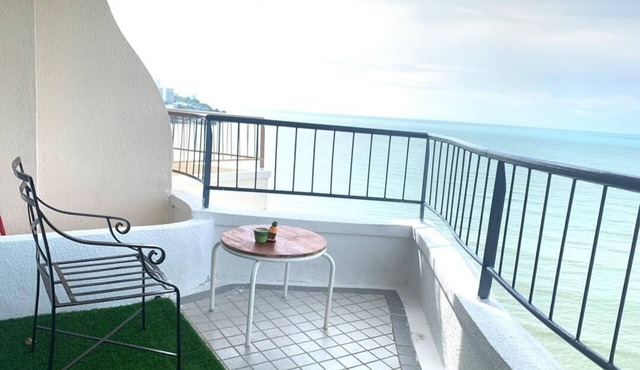 Luxury seafront resort home