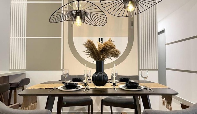 M Vertica Cheras by Xuites - 7 pax - Free Netflix - MRT at 500m - 15 mins to KLCC & TRX