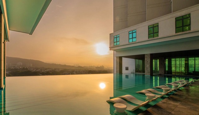 M World Hotel