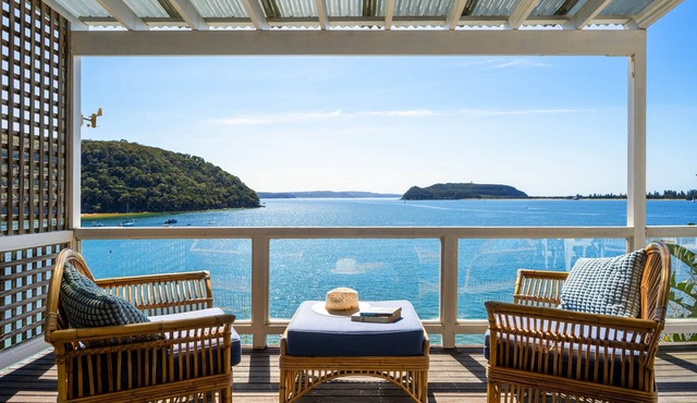 “Mackerel Shackerel” beachfront cottage with views
