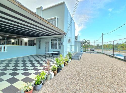 Maco Home Premium Suite Corner at Mount Austin Taman Daya