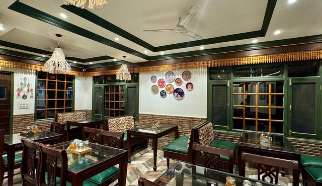 Majestic Himalayan View Rooms in delightful Mussoorie and amazing food