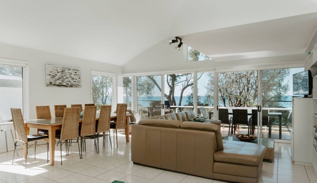 Mana Magic by Book Jervis Bay - Beach Access on your Doorstep!