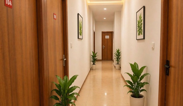 Mauryan Express Hotel Nangloi Metro