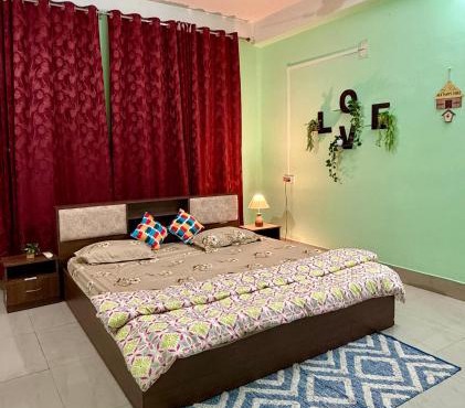Maya - Spacious 1 Bedroom Abode with AC, Wi-Fi and Terrace