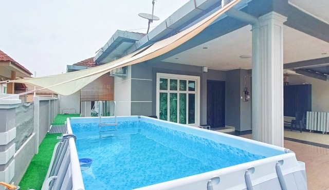 Melaka homestay with pool,ktv, billiard,bbq sleeps 15-18