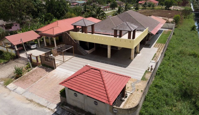 MERSING MAPLE VILLA, NEAR TIOMAN ISLAND JETTY