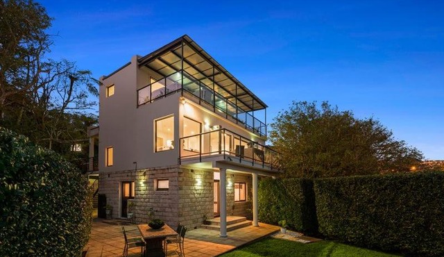 MetaWise Luxe 6 Bed Ocean View Family Home in Seaforth