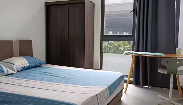 Modern 2-bedroom with AC, WiFi, fitness room in charming Kuala Lumpur