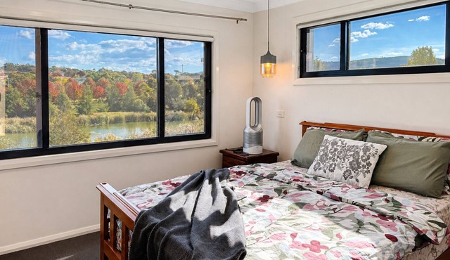Modern 2-Storey 5BR House | Family, Pets Friendly & Pond Views