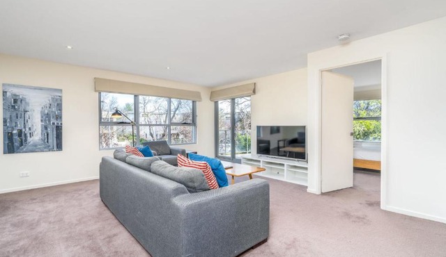 Modern 2BR 2BA Apartment Close to City and ANU - Hosted by Canstay