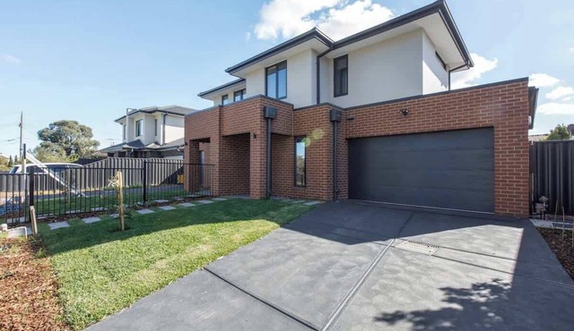 Modern Comfort in Avondale Heights Family Home in Avondale Heights