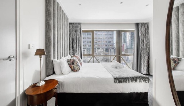Modern Nomads King Size Living Central 1BR with Indoor Pool & Gym in Melbourne