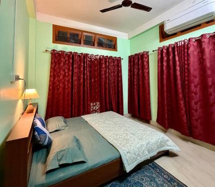 Monjaai - 1 Bedroom Retreat with Private Balcony, AC, Wi-Fi and Terrace