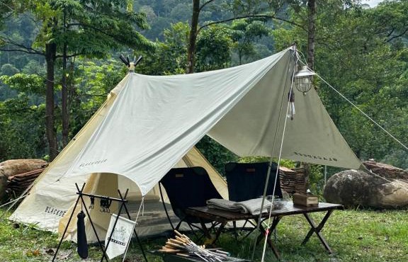 Moon hill camp