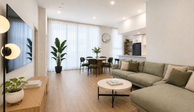 Moonee Ponds Luxe by Ready Set Stay