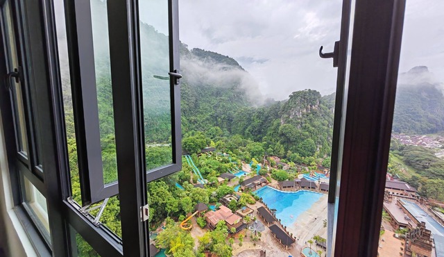 Mountain & Theme Park Views' Cozy Suite