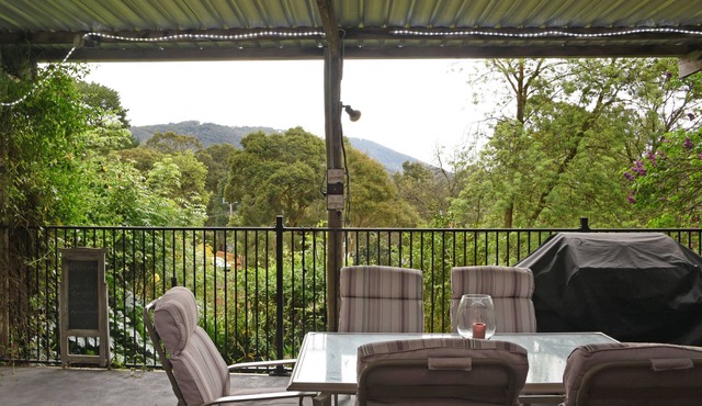 Mountain View Retreat, self contained, private and pet friendly