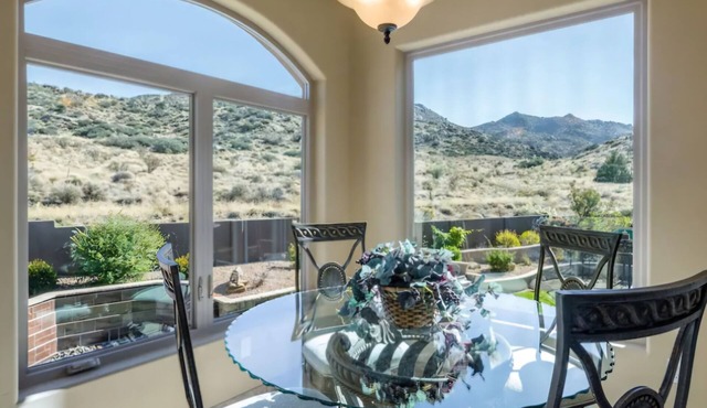 Mountain Views, Backyard Trail Access, 2 King Beds in Albuquerque