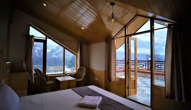 Mountainshack Riverside Stay & Cafe